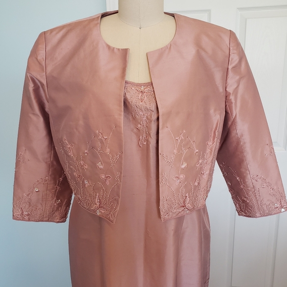 Elegant Pink Dress with Embroidered Jacket - Picture 2 of 14